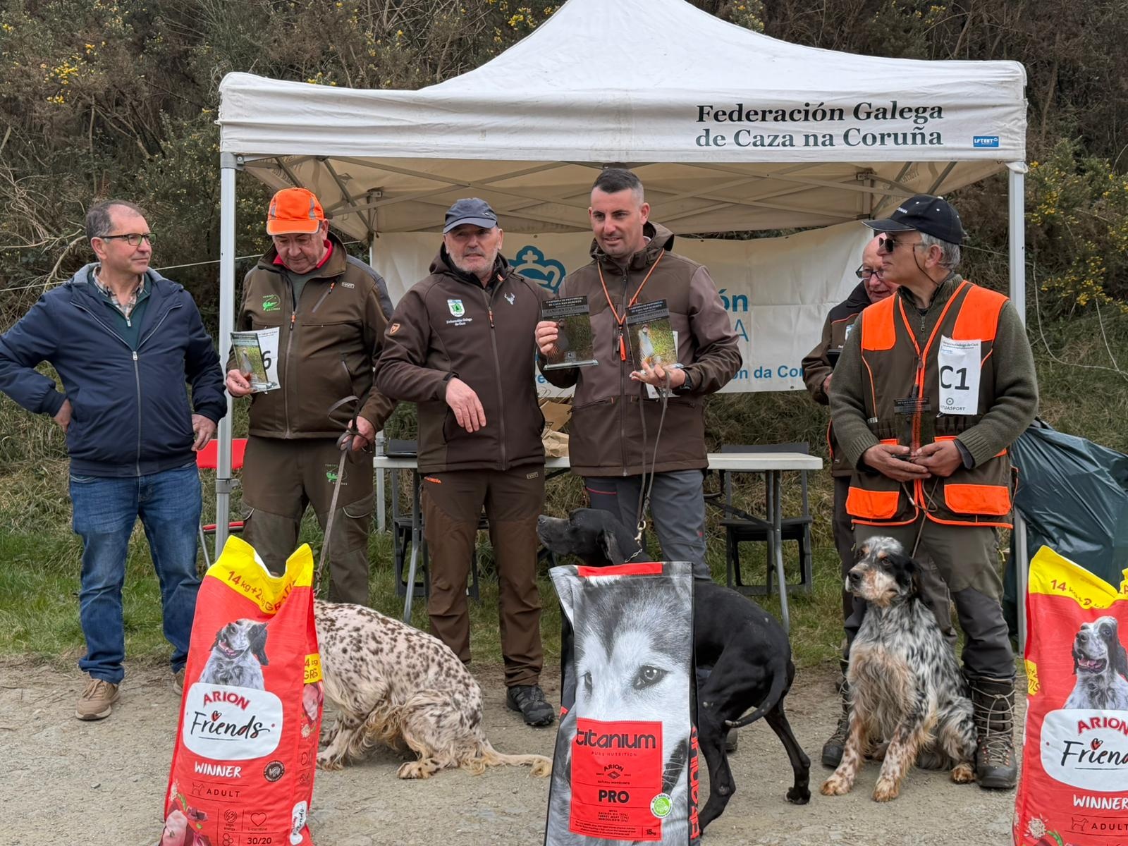 Juan José Canosa, Félix Robles e Nuria Varela resultaron campións do provincial da Coruña de San Huberto