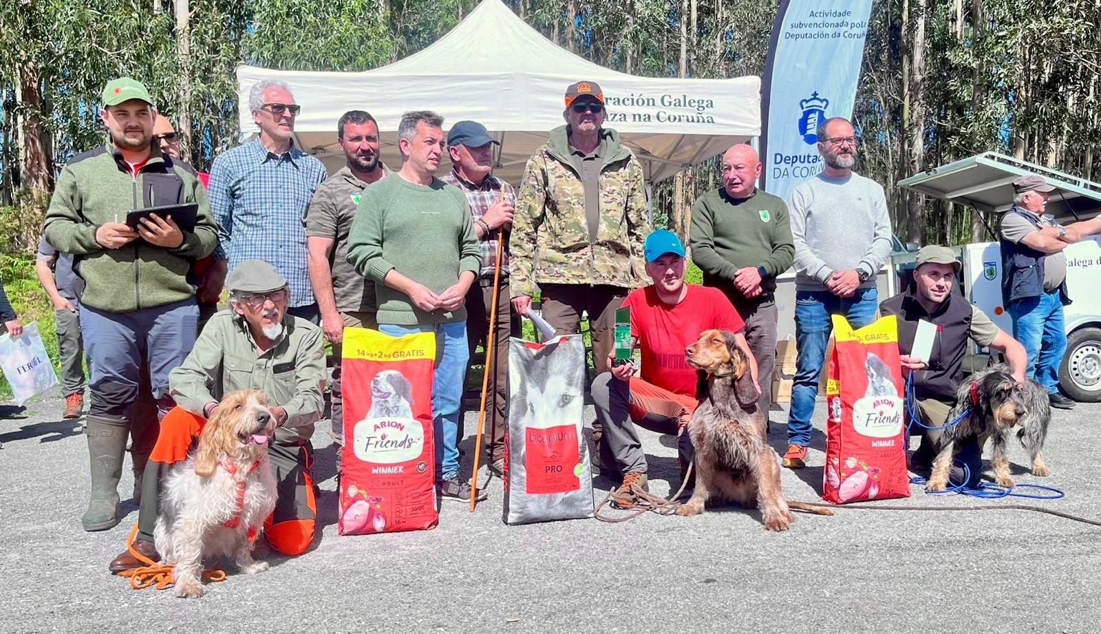 Daniel Rodríguez con “Chico”, Brais Gómez con “Chanclas” e Vanesa Vila con “Moruca” gañadores da proba de traela de Ferrolterra