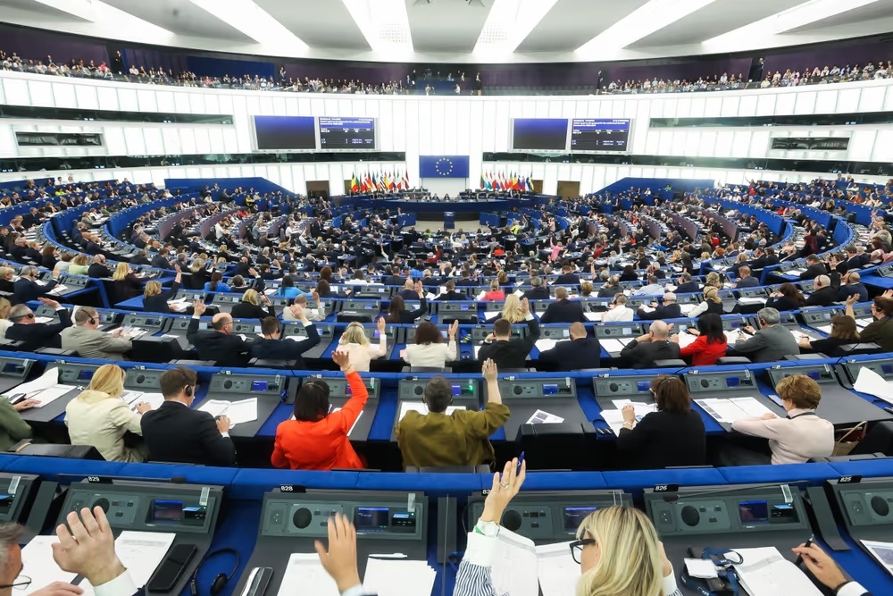 O Parlamento Europeo aproba un regulamento de trazabilidade de cans e gatos con impacto no sector cinexético